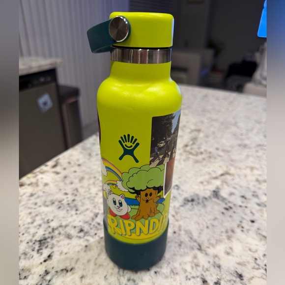 Hydro Flask Other - SOLD❗️Hydroflask water bottle 💚